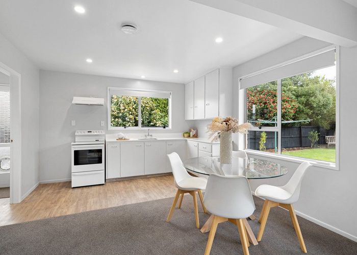  at 2/18 Manuel Place, Bishopdale, Christchurch