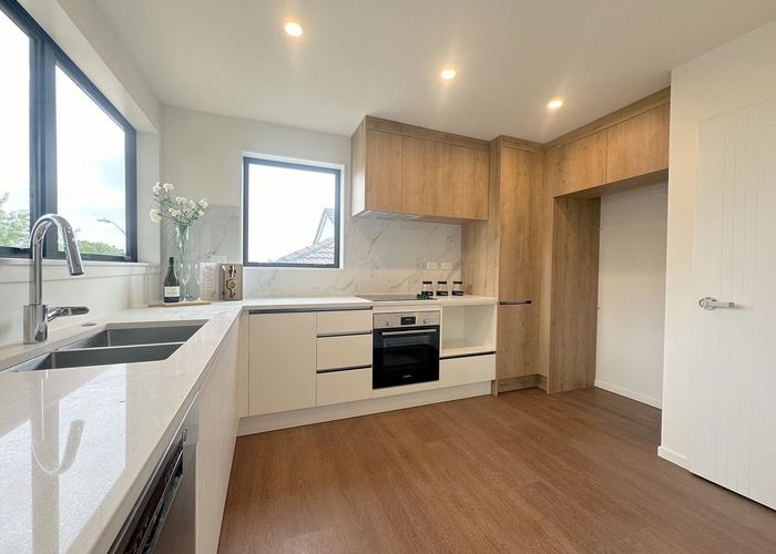  at 6B Landsdale Place, Massey, Waitakere City, Auckland