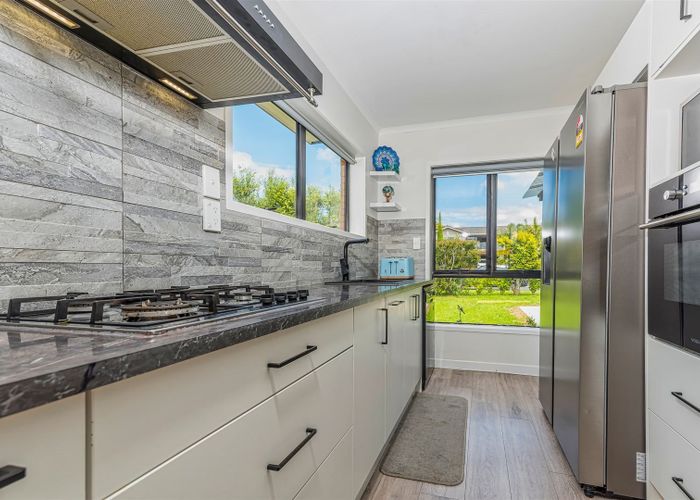  at 29 Realm Place, Massey, Auckland