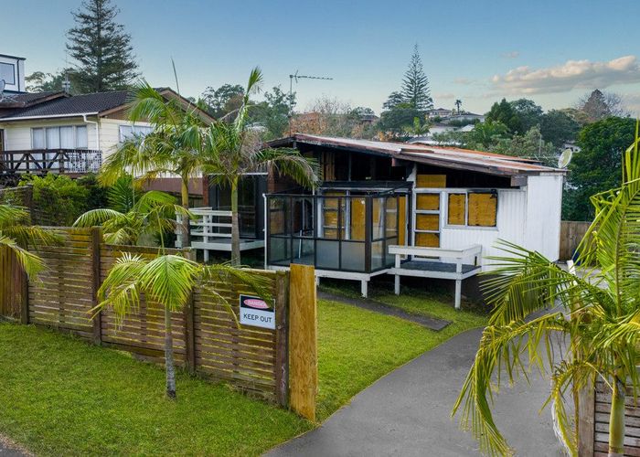  at 13 Cedar Heights Avenue, Massey, Waitakere City, Auckland