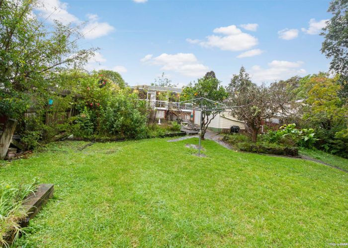  at 46 Lantana Road, Green Bay, Auckland