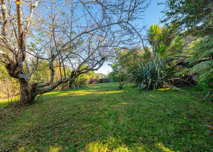  at 1088 Scenic Drive, Swanson, Waitakere City, Auckland