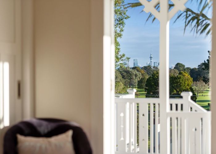  at 54 Wairoa Road, Narrow Neck, Auckland