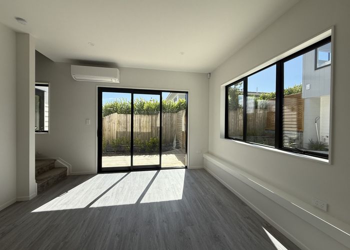  at 3/33 Garadice Road (3 bedrooms, 2.5 bathrooms), Rothesay Bay, North Shore City, Auckland