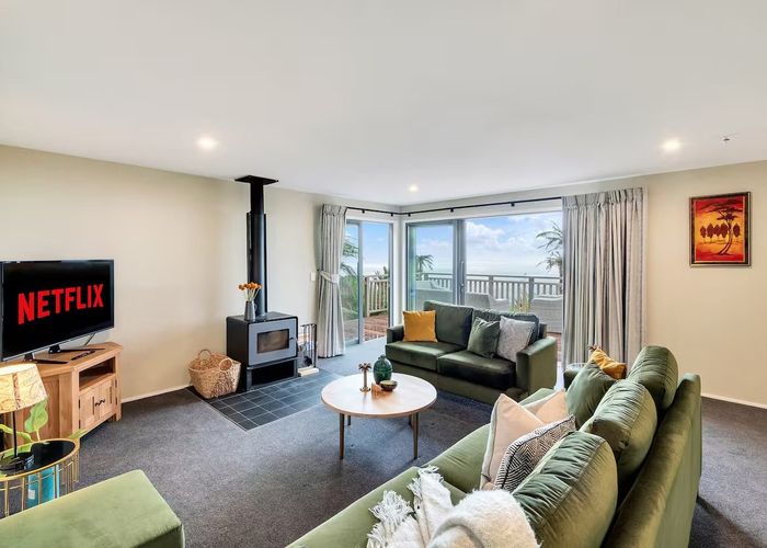  at 23 Quinns Road, Waiatarua, Waitakere City, Auckland