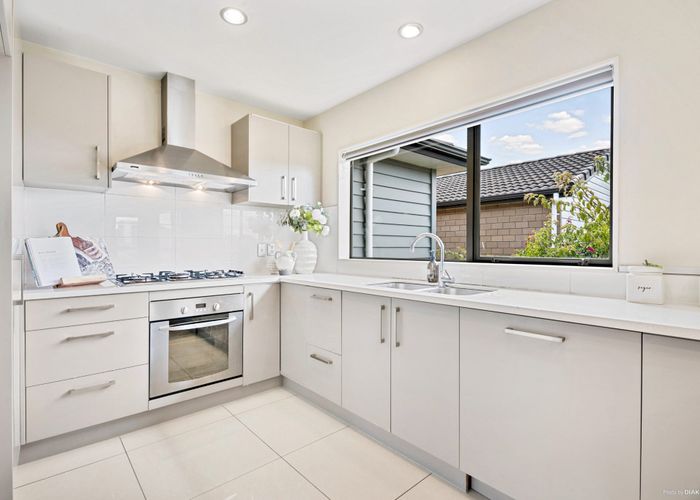  at 20 Borneo Drive, Fairview Heights, Auckland