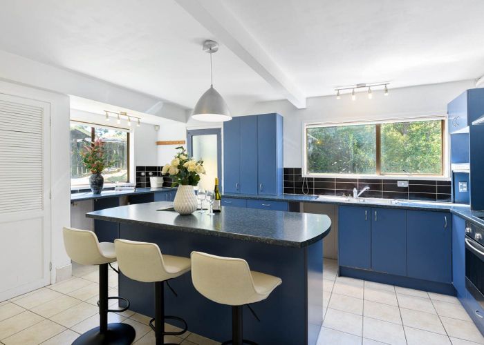  at 2 Morriggia Place, Bayview, Auckland