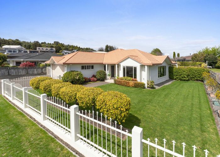  at 2 Fairview Terrace, Waipahihi, Taupo, Waikato