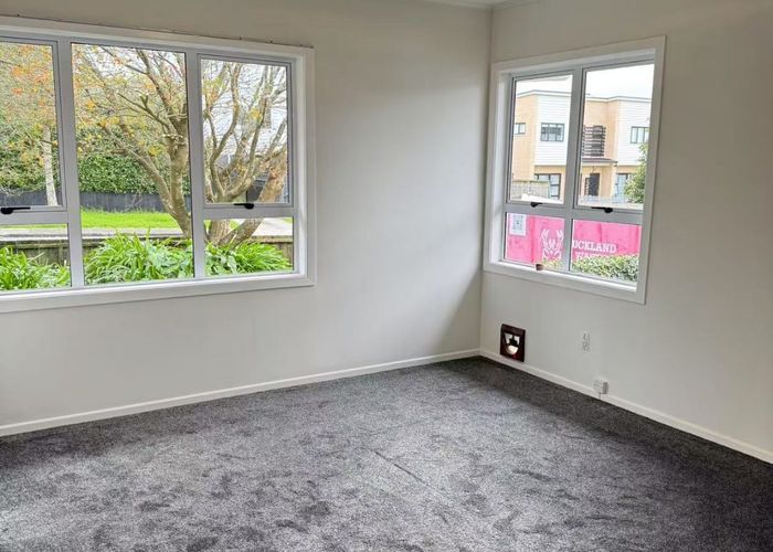  at 25 Moor Avenue, Te Atatu Peninsula, Waitakere City, Auckland