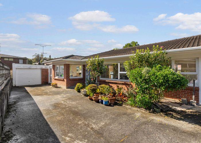  at 2/12 Keldale Place, Forrest Hill, North Shore City, Auckland