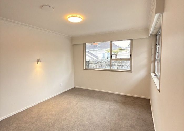  at 2/8 Atherton Road, Epsom, Auckland City, Auckland