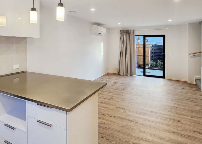  at 2/28 Granville Street, Silverstream, Upper Hutt, Wellington