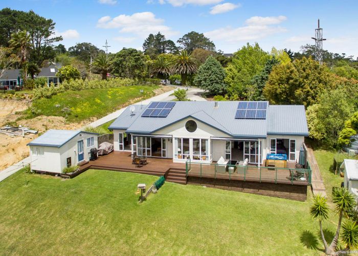 at 32 Bernard Magnus Lane, Greenhithe, Auckland