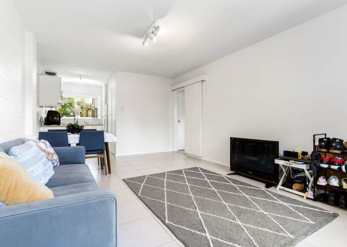  at 15/11 Tawera Road, Greenlane, Auckland City, Auckland