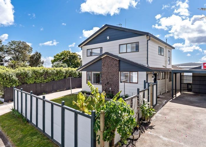  at 1/56 Challen Close, Conifer Grove, Takanini