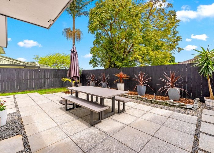  at 20 Chedworth Drive, Glenfield, Auckland