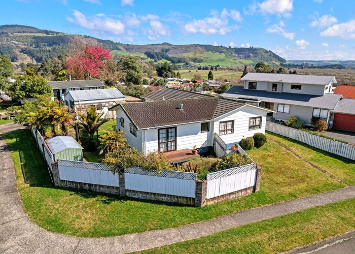  at 8 Aquarius Drive, Kawaha Point, Rotorua