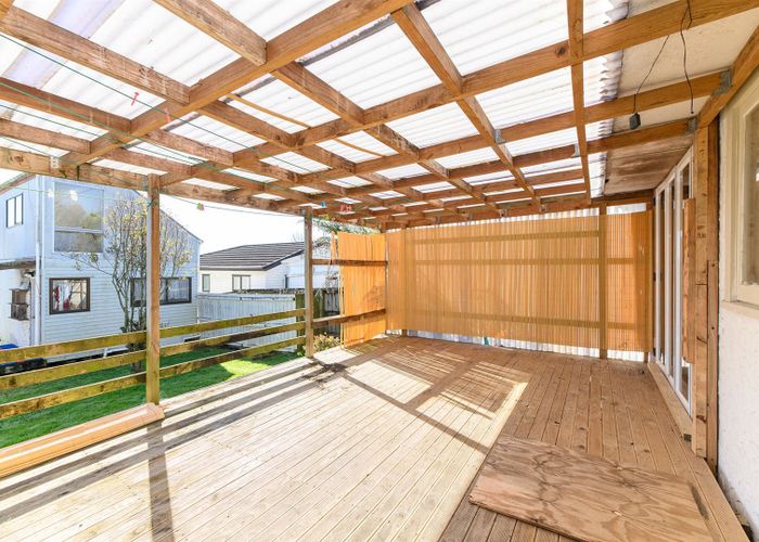  at 3 Pendlebury Street, Green Bay, Auckland