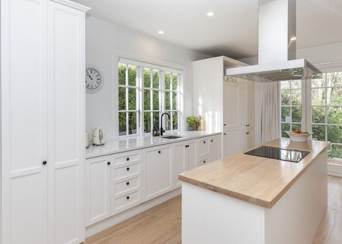  at 2 Royds Street, Fendalton, Christchurch City, Canterbury