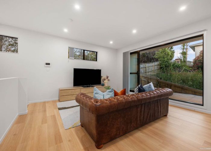  at 296A East Coast Road, Forrest Hill, North Shore City, Auckland