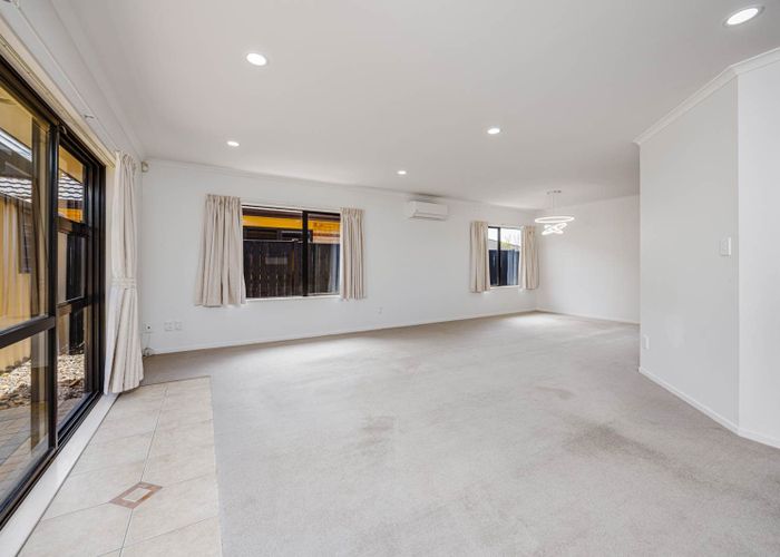  at 33 Belcoo Crescent, East Tamaki, Manukau City, Auckland