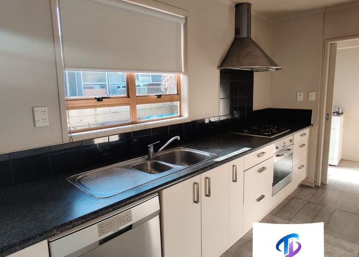  at 2/41 Challen Close, Conifer Grove, Takanini