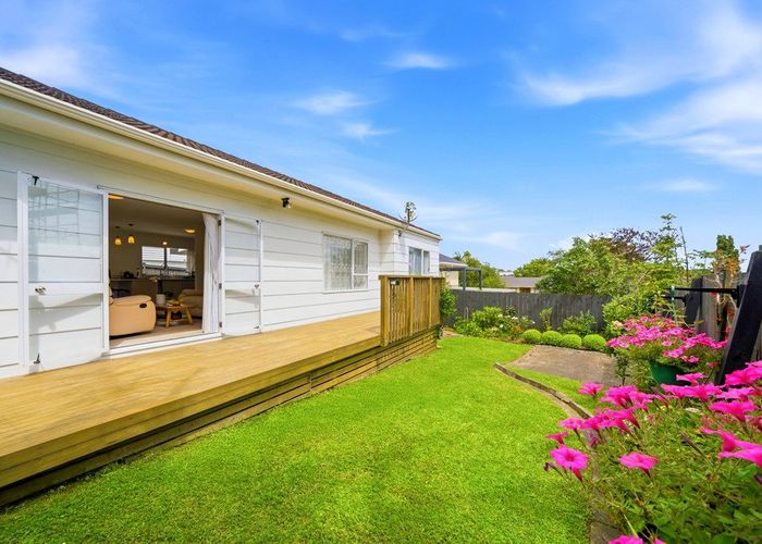  at 2/154 East Coast Road, Forrest Hill, North Shore City, Auckland