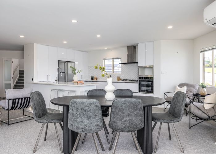  at 4 Ellangowan Road, Waiake, North Shore City, Auckland