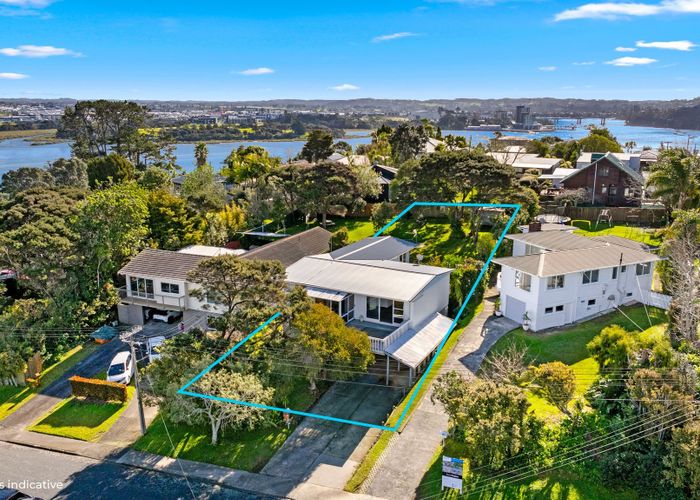  at 39 Neptune Avenue, Beach Haven, North Shore City, Auckland