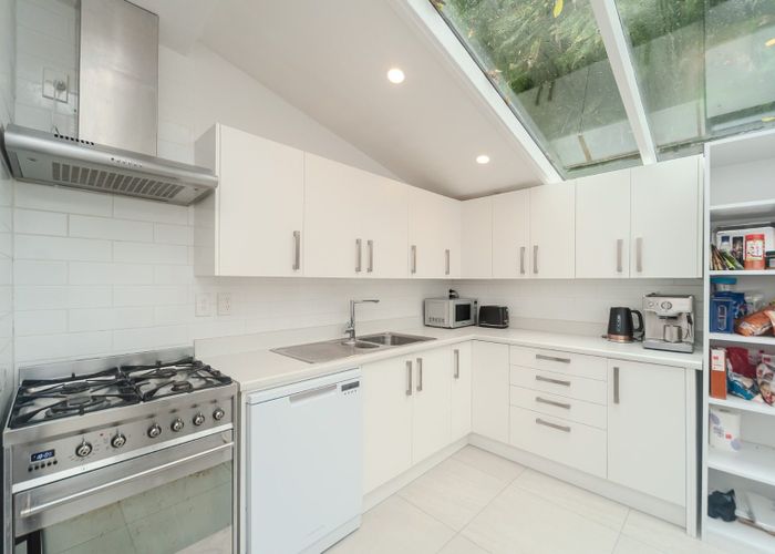  at 51 Garden Road, Northland, Wellington