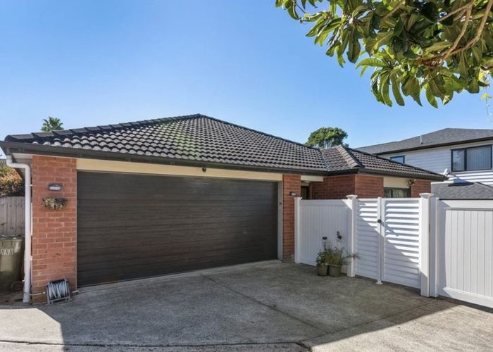  at 10D Evans Road, Weymouth, Auckland