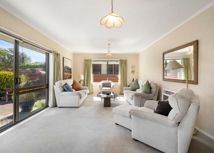  at 5/25 Whites Line West, Woburn, Lower Hutt
