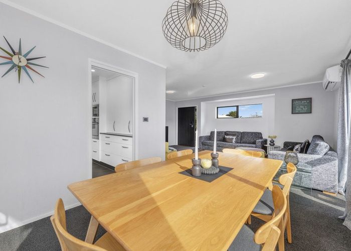  at 2/10 Pinewood Grove, Botany Downs, Manukau City, Auckland