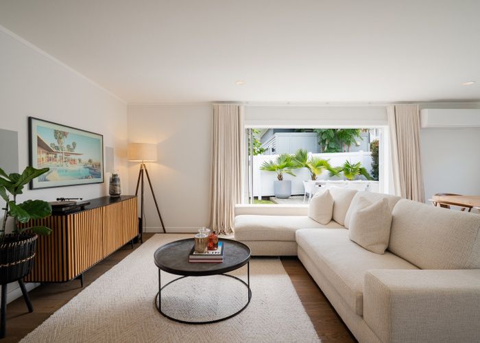  at 2/6 Marsh Avenue, Forrest Hill, North Shore City, Auckland