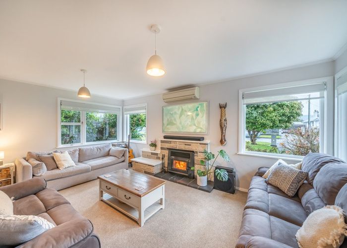  at 8A Willow Grove, Ebdentown, Upper Hutt