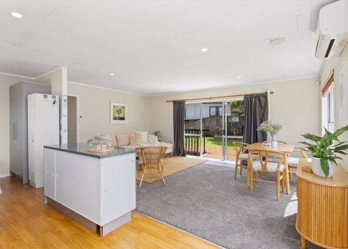  at 1/8 Helena Street, Massey, Auckland