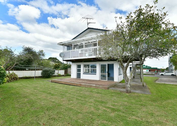  at 136 Sycamore Drive, Sunnynook, Auckland