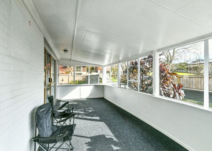  at 22 Mirrabooka Ave, Botany Downs, Manukau City, Auckland