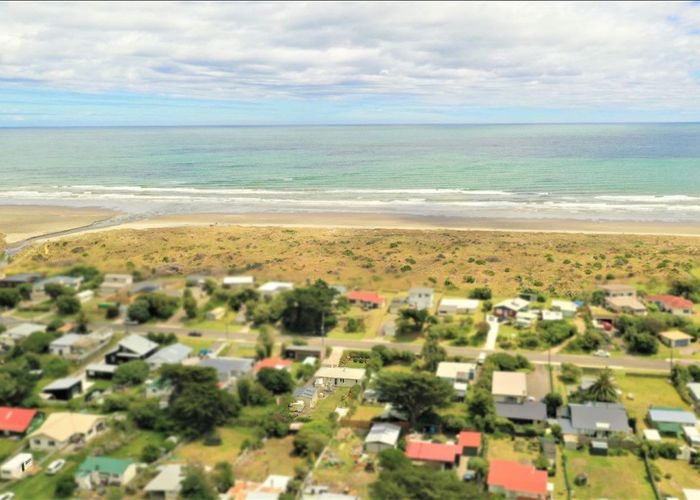  at 14 Kent Avenue, Waitarere Beach, Levin