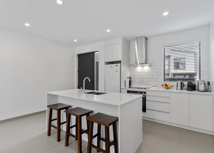  at 25/82 East Coast Road, Milford, North Shore City, Auckland