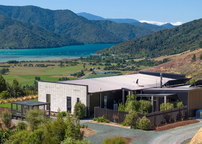  at 1424 Queen Charlotte Drive, LINKWATER