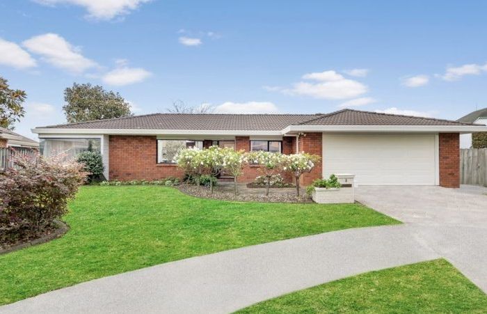  at 8 Mt Blanc Place, Northpark, Auckland