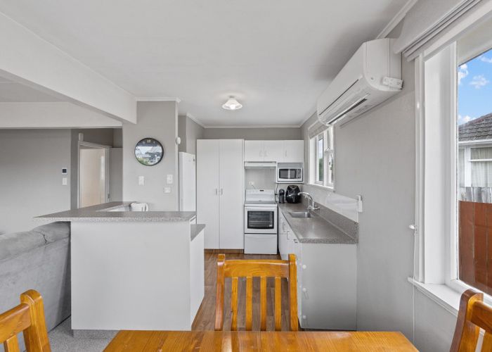  at 8 Le Quesne Place, Fairfield, Hamilton