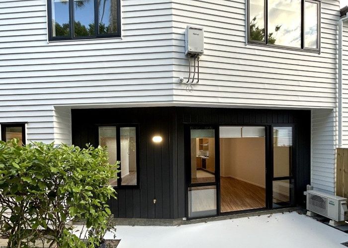  at 4/69 Target Road, Totara Vale, North Shore City, Auckland