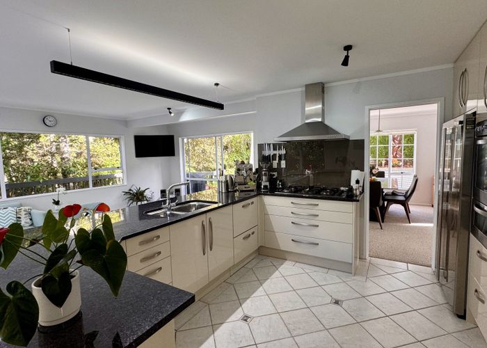  at 19 Ravenstone Place, Chatswood, Auckland