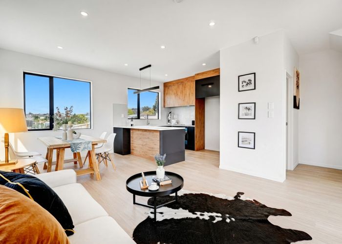  at 2/16 Binsted Road, New Lynn, Waitakere City, Auckland