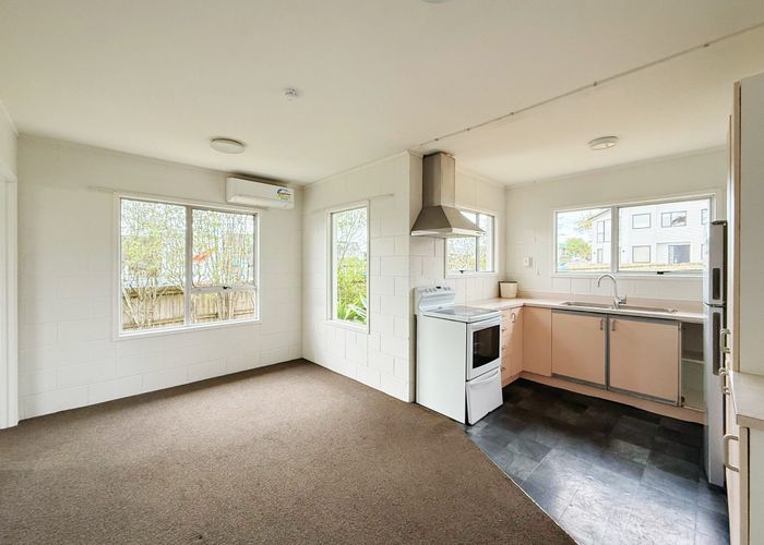  at 2/1 Raeben Avenue, Hillcrest, North Shore City, Auckland