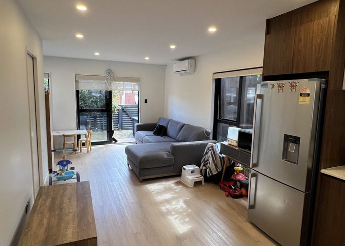  at 1/72 Tiraumea Drive, Pakuranga, Manukau City, Auckland