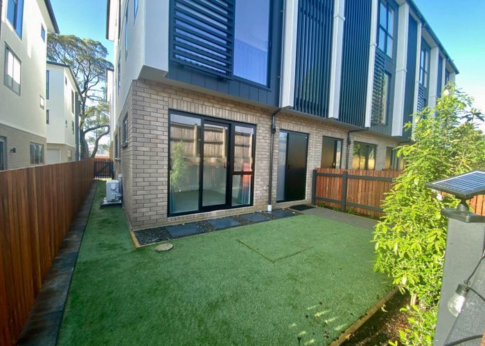  at 4/2 The Boulevard, Sunnyhills, Manukau City, Auckland
