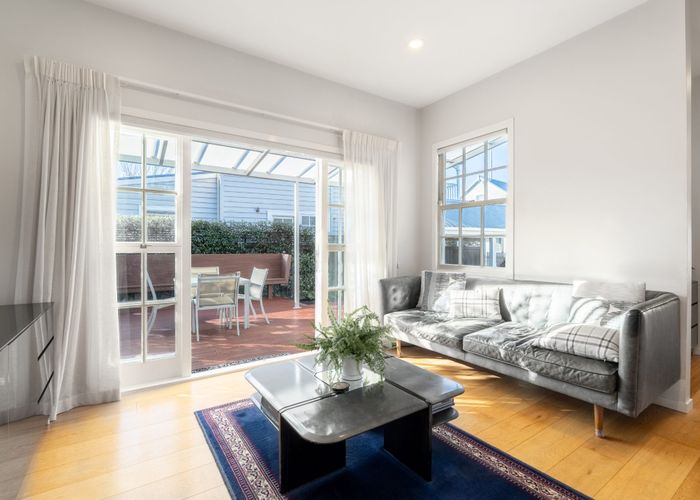  at 14 Beach Road, Northcote Point, North Shore City, Auckland